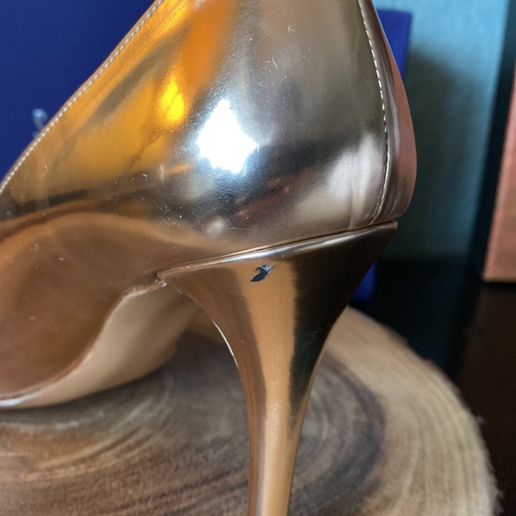 Stuart Weitzman Metallic Gold Leather Pumps Sz. 7 - Picture 5 of 6